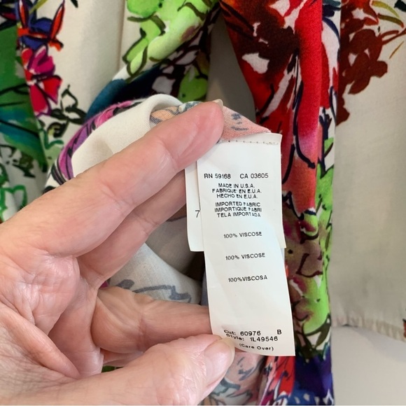 Karen Kane flowy multi color floral print smocked off‎ shoulder top. Size M - Picture 7 of 8